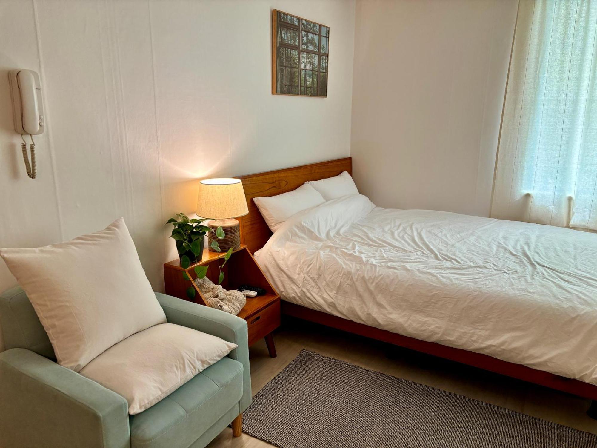 Easy Access To Metro Aparthotel Seul
