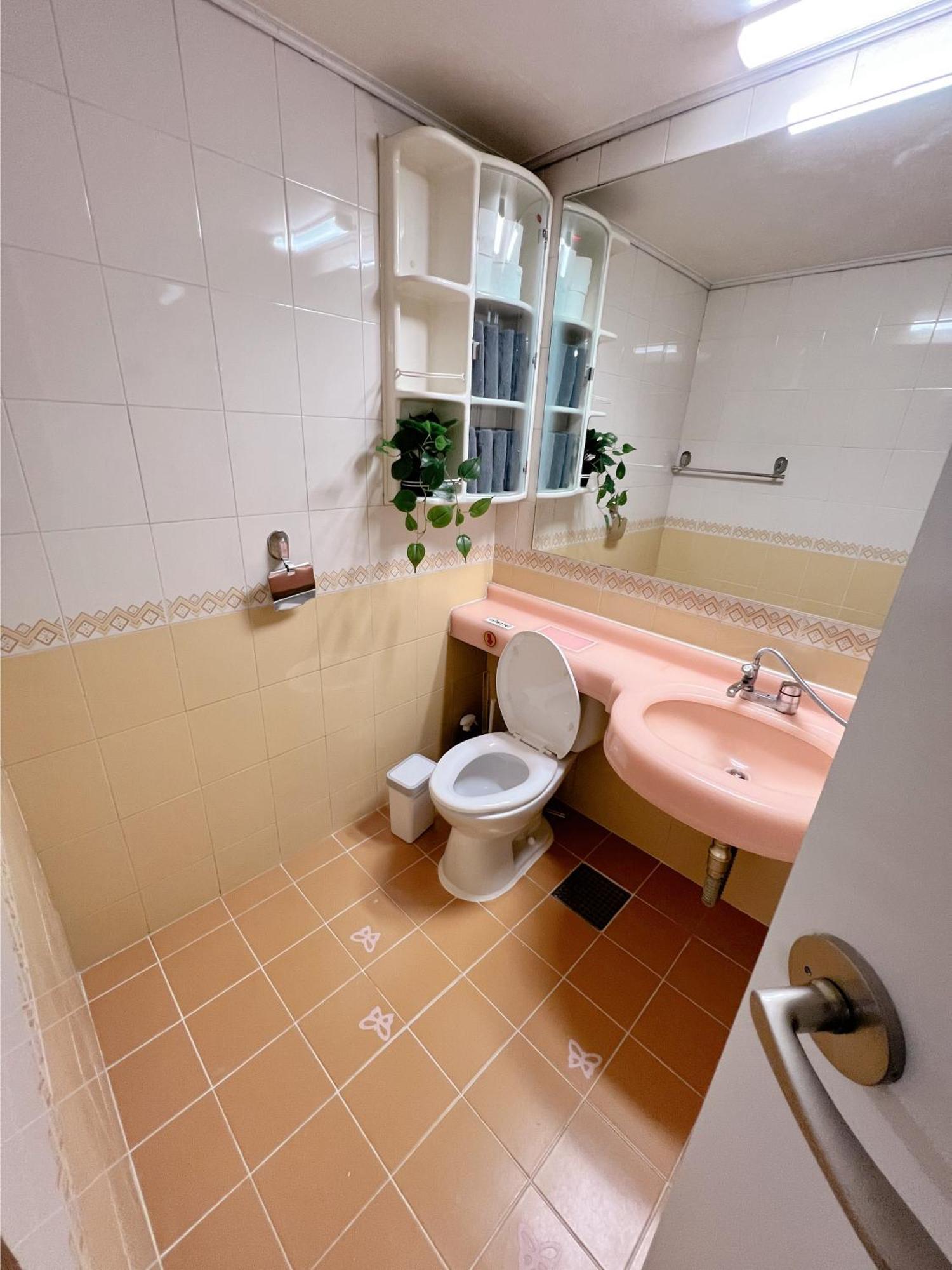 Easy Access To Metro Aparthotel Seul